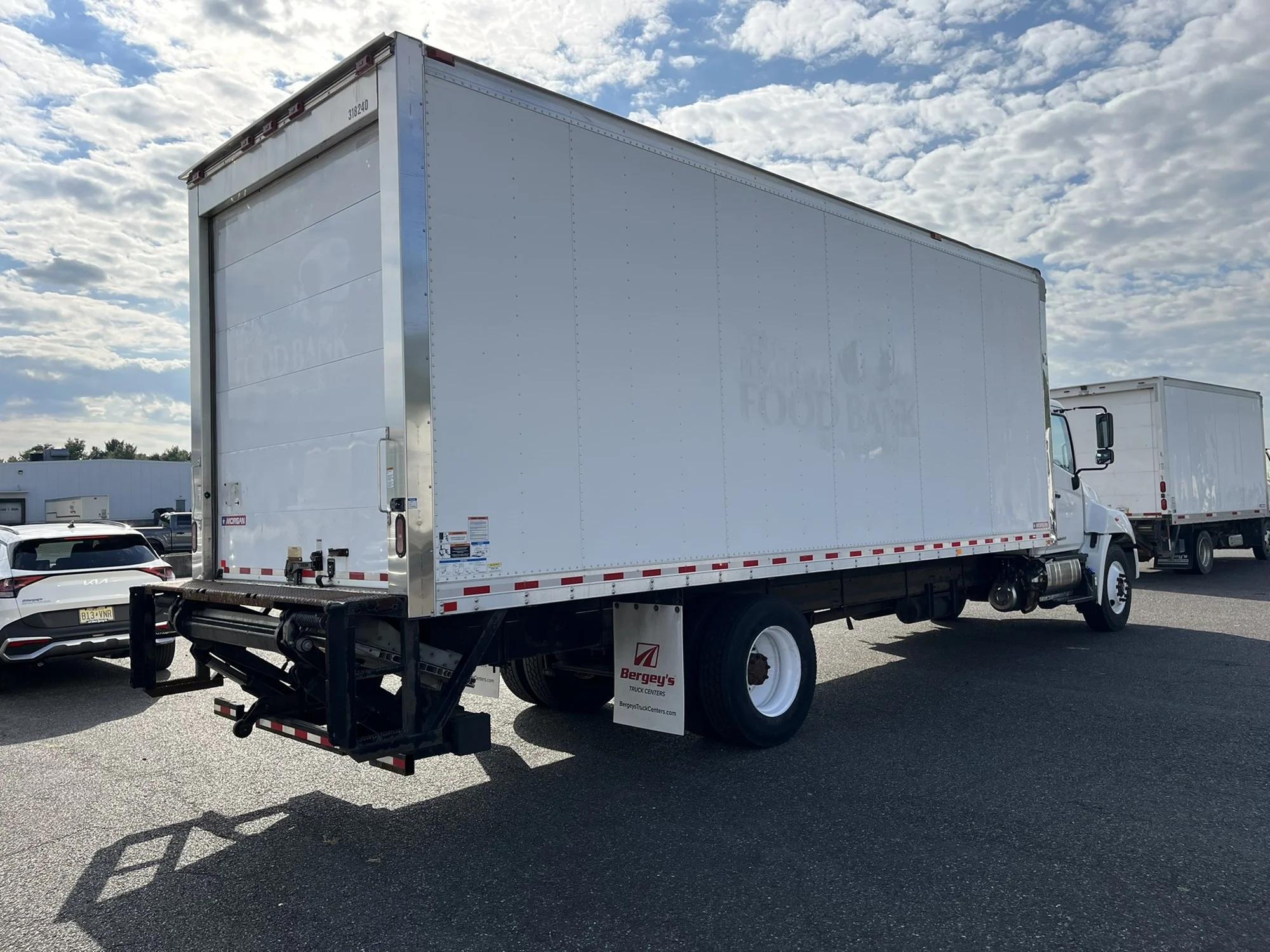 2018 Hino 338 — photo 4