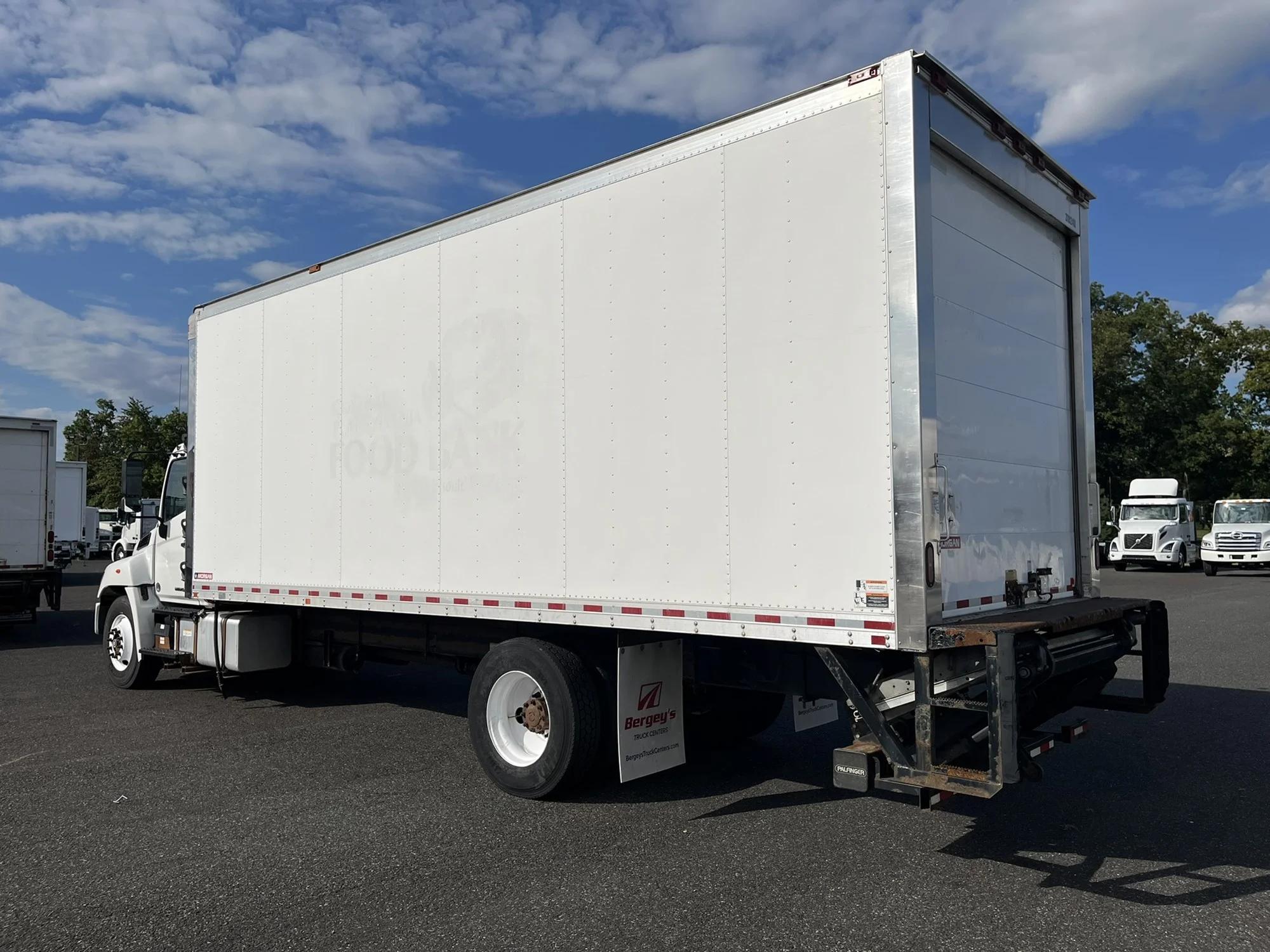 2018 Hino 338 — photo 6