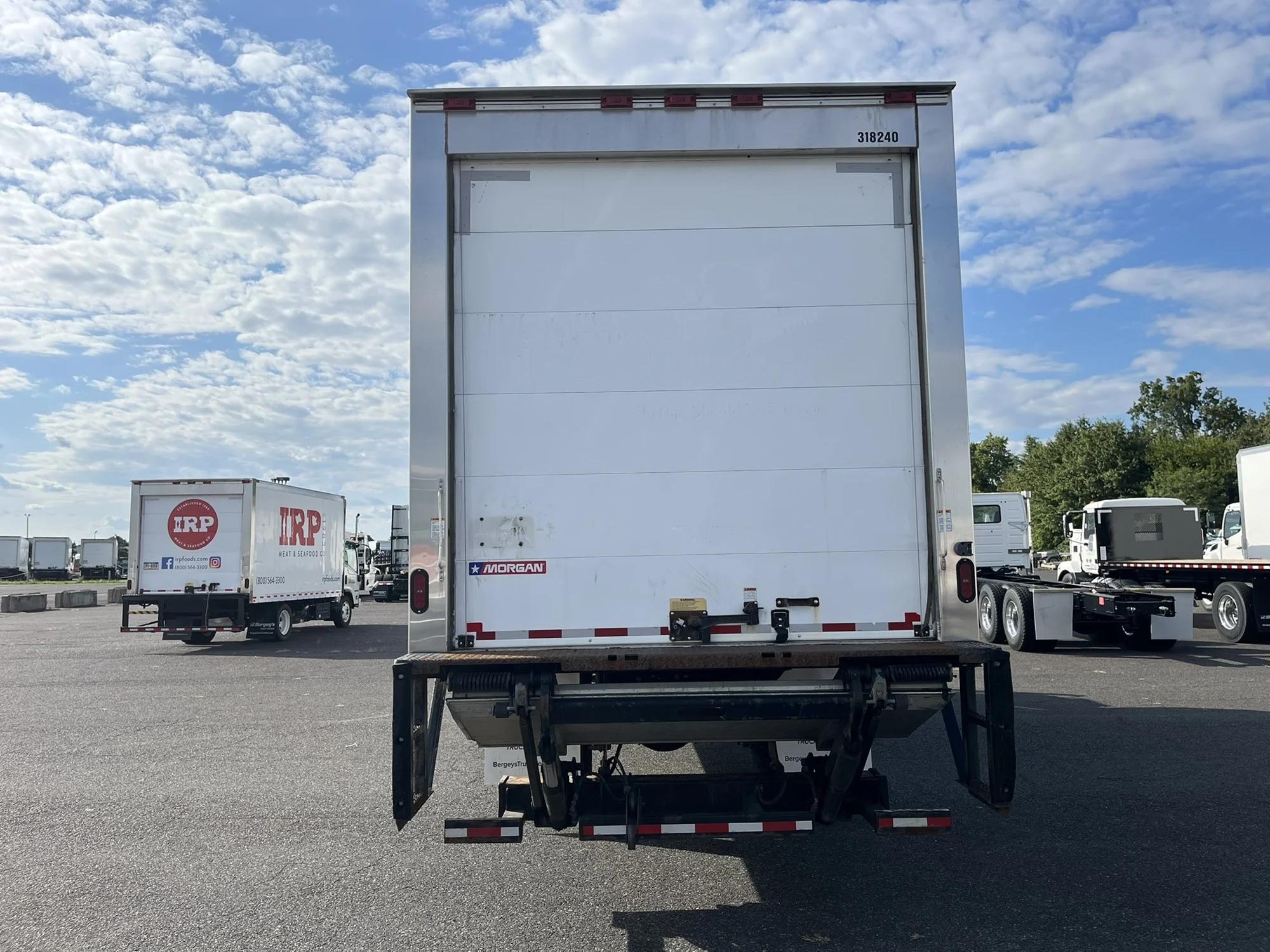 2018 Hino 338 — photo 5