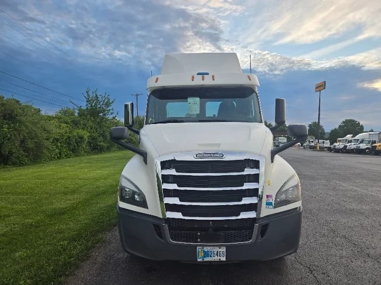 2020 Freightliner Cascadia in White Deer, PA — photo 2