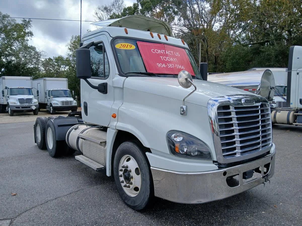 2019 Freightliner Cascadia in Jacksonville, FL — photo 3