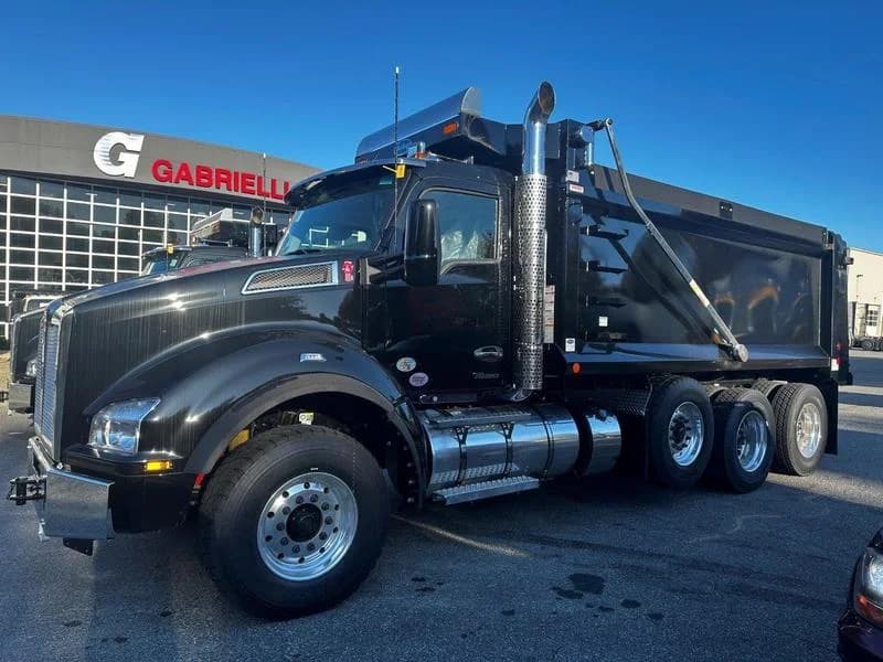 2025 Kenworth T880