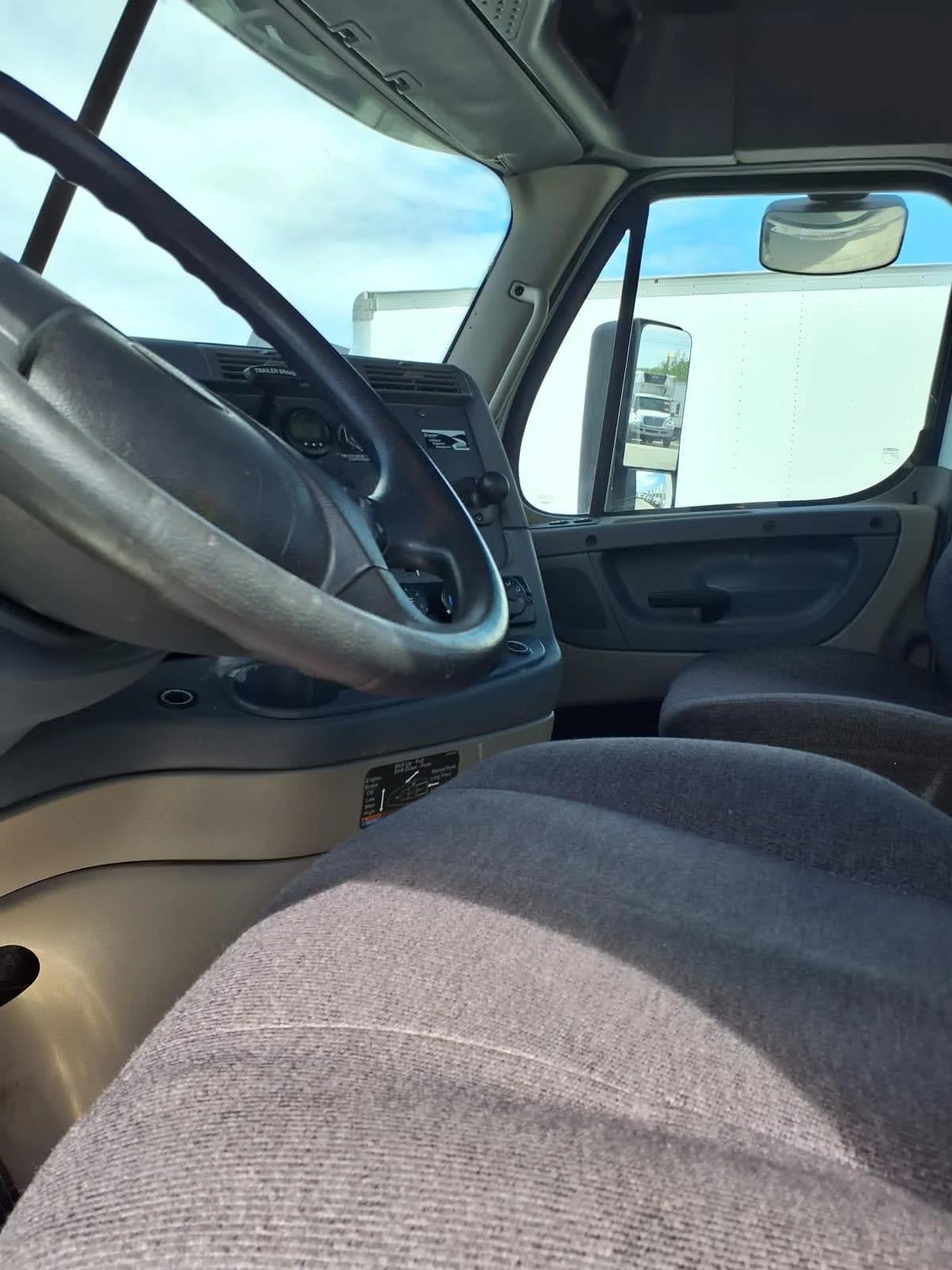 2019 Freightliner Cascadia in Fort Worth, TX — photo 7