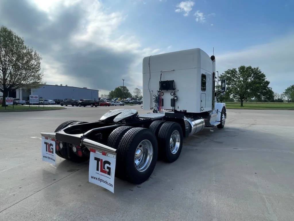 2022 Peterbilt 567 in Springfield, MO — photo 5