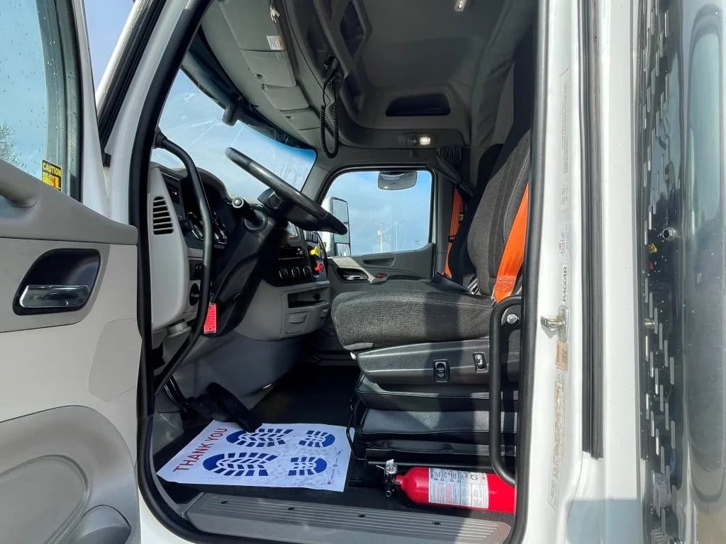 2022 Peterbilt 567 in Springfield, MO — photo 10