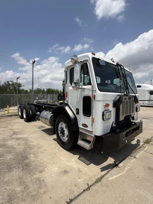 2025 Peterbilt 520 in Laredo, TX — photo 9