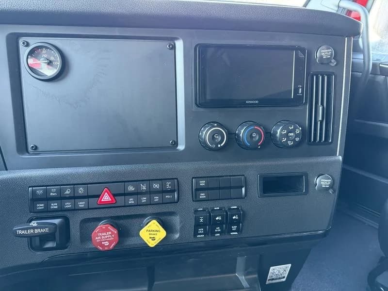 2026 Freightliner Cascadia in Pittsburgh, PA — photo 14