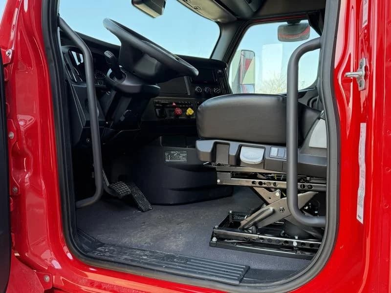 2026 Freightliner Cascadia in Pittsburgh, PA — photo 11