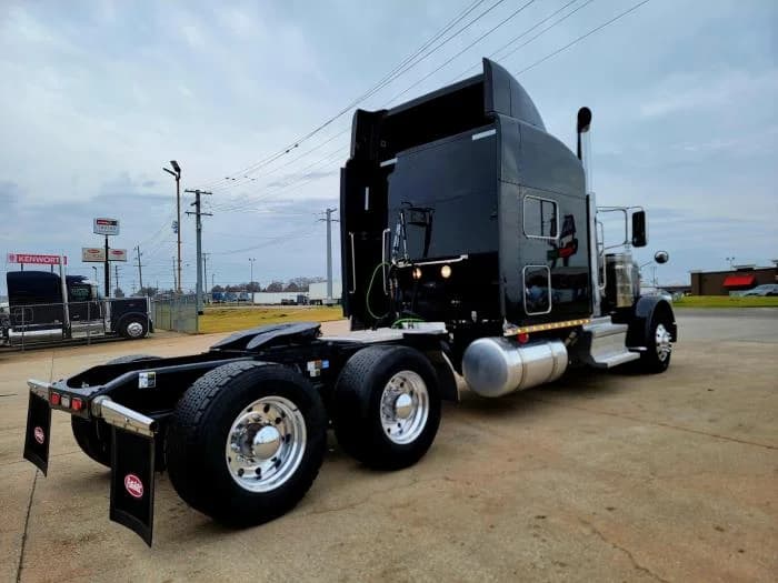 2022 Peterbilt 389 in Tulsa, OK — photo 4