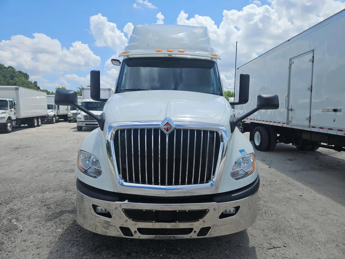 2020 International LT in Orlando, FL — photo 2