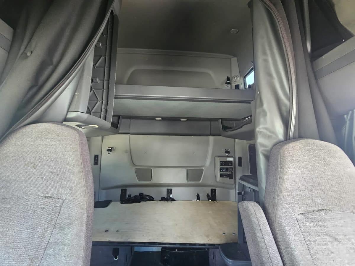 2020 International LT in Orlando, FL — photo 8