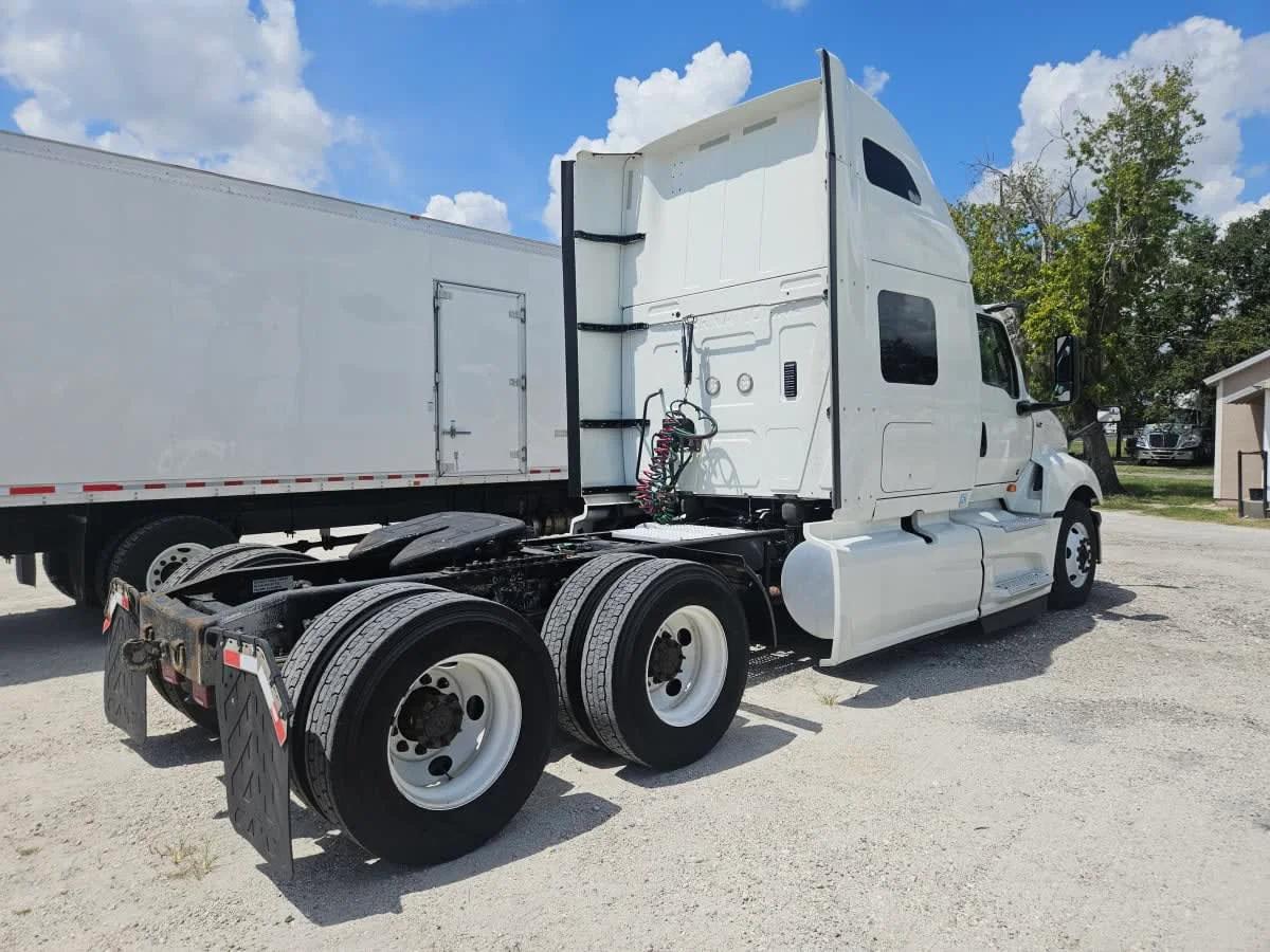 2020 International LT in Orlando, FL — photo 4