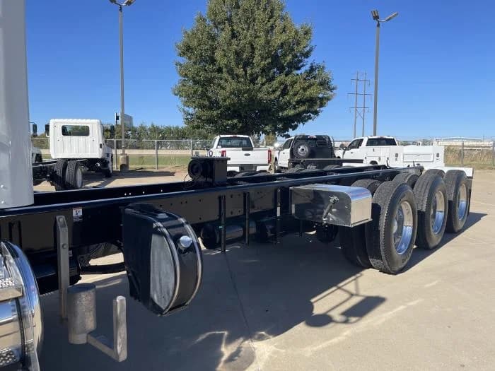 2014 Peterbilt 365 in Oklahoma City, OK — photo 17