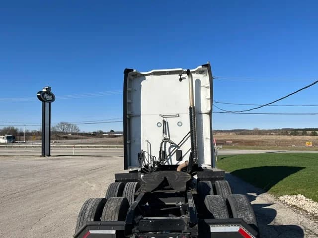 2022 Kenworth T680 in Grayslake, IL — photo 6