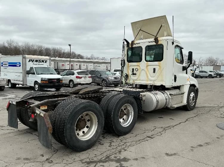 2018 Freightliner Cascadia in Wilkes Barre, PA — photo 7