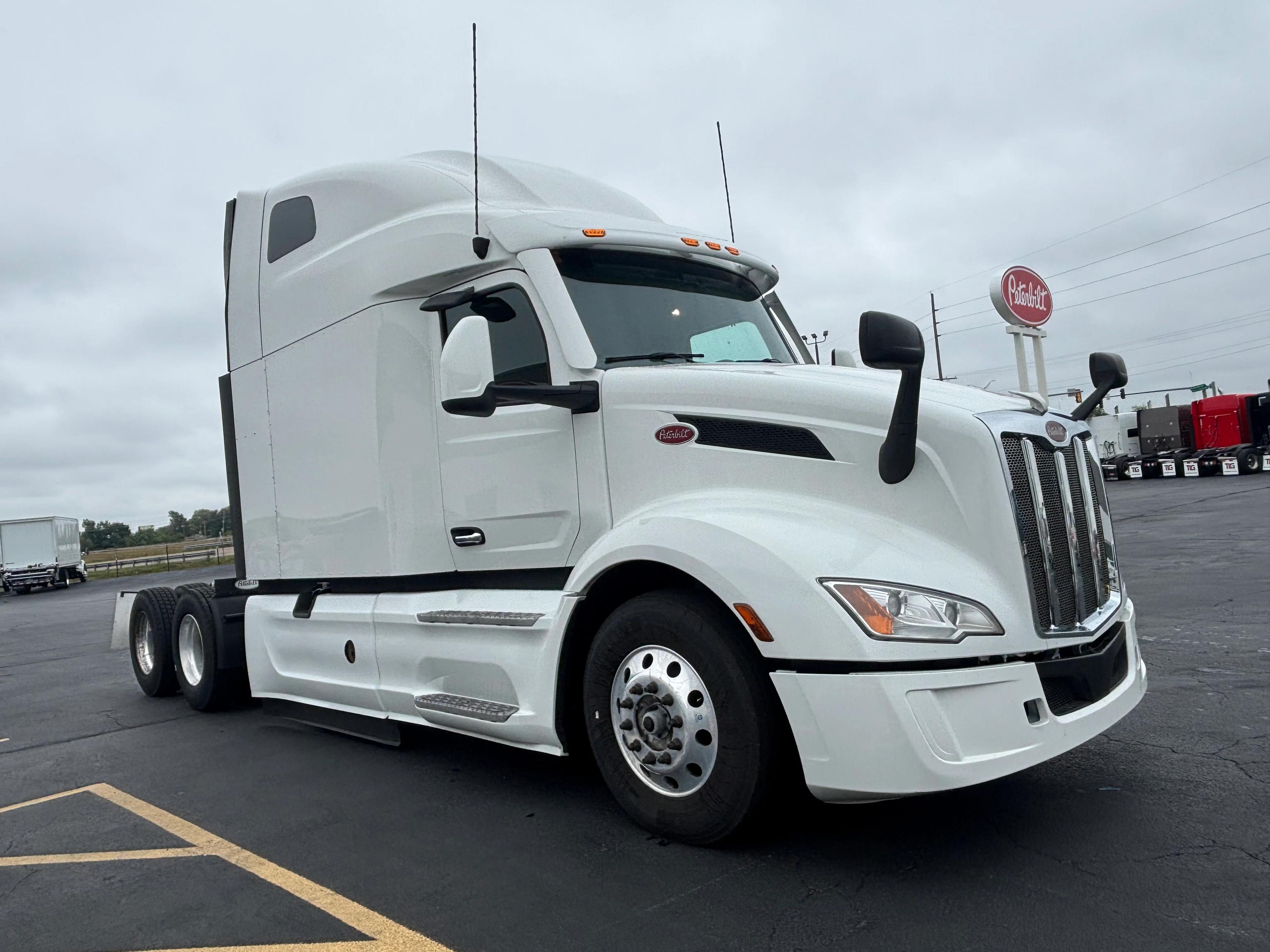 2023 Peterbilt 579 in Springfield, MO — photo 2