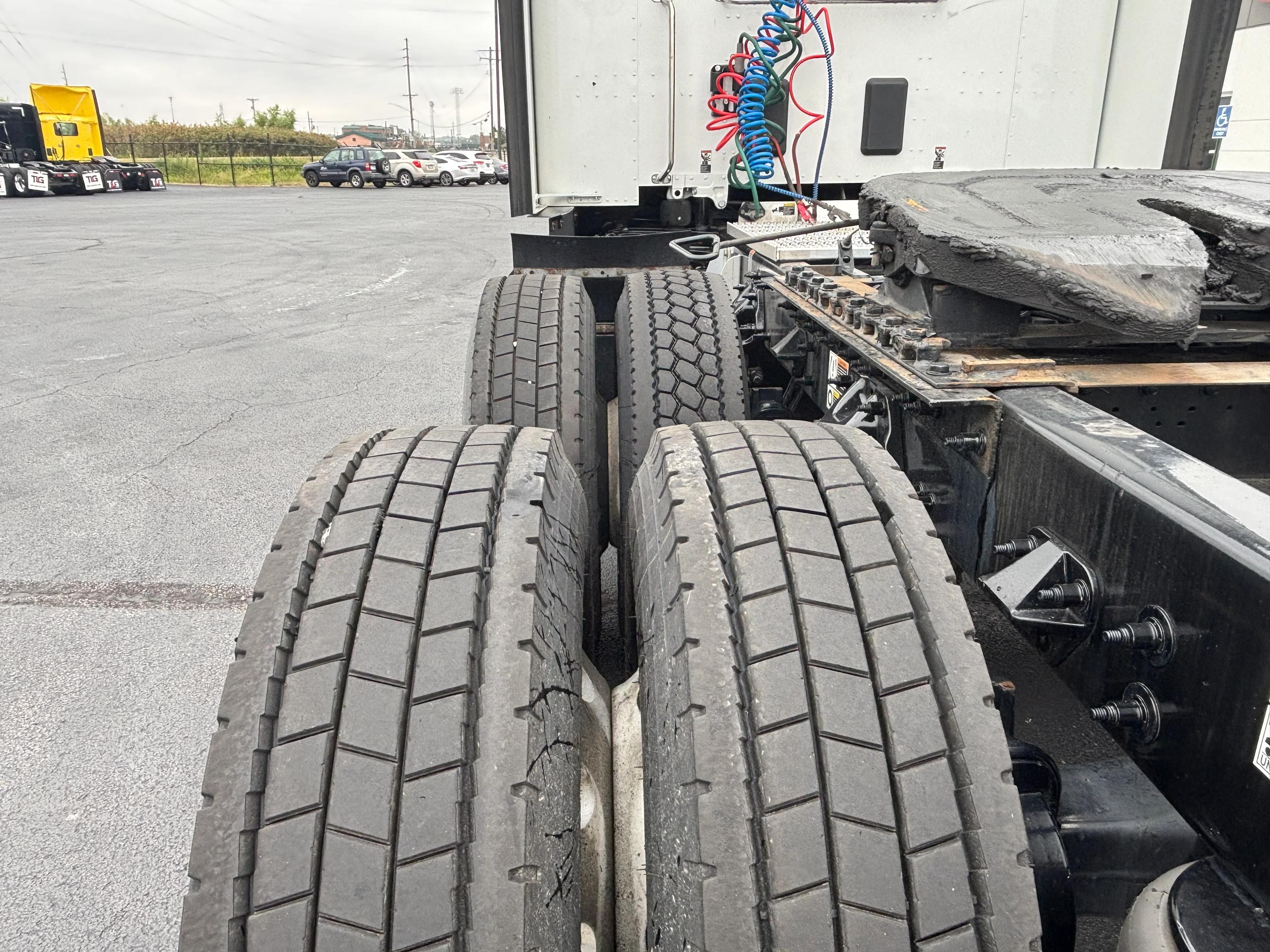 2023 Peterbilt 579 in Springfield, MO — photo 5