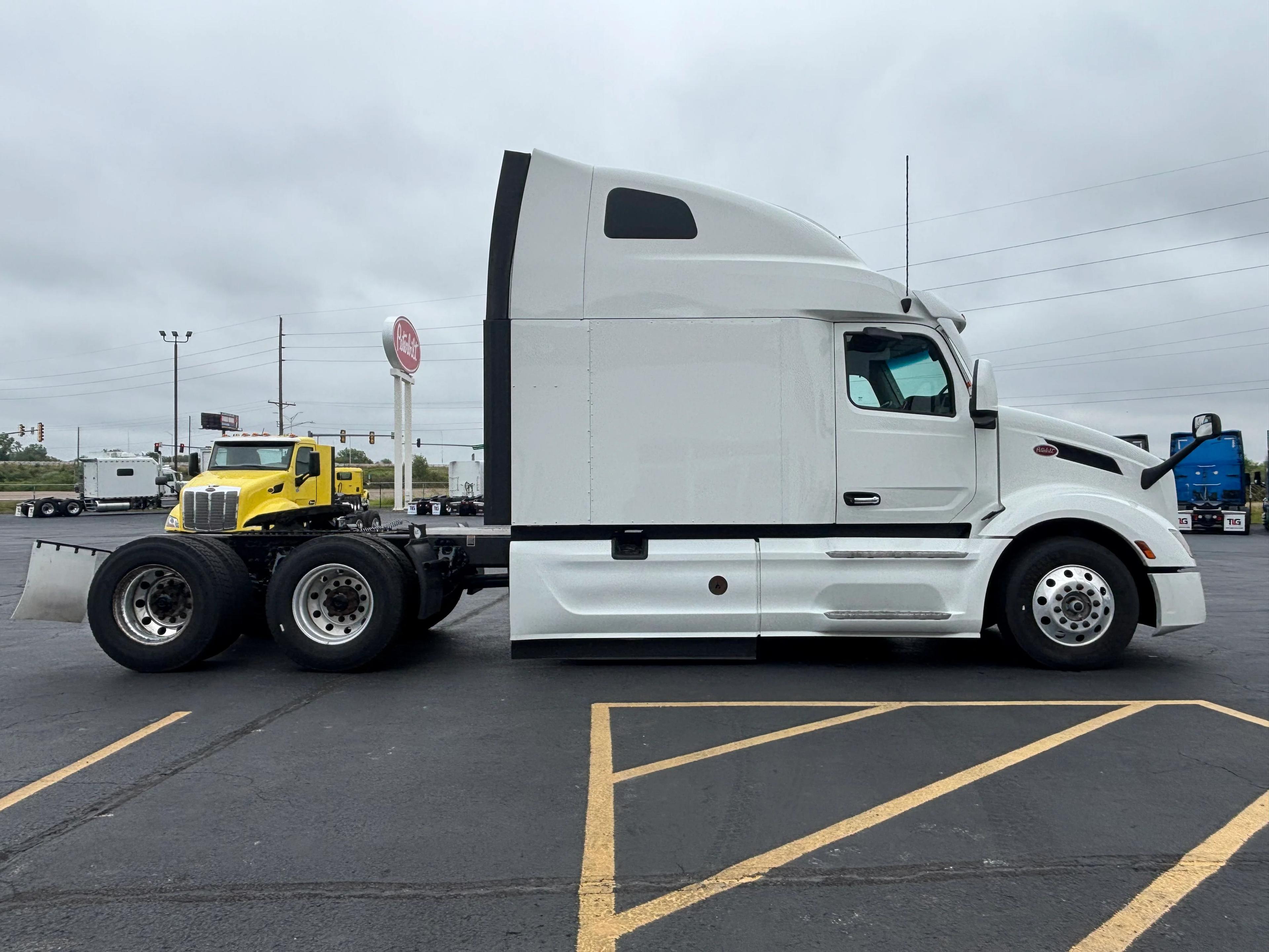 2023 Peterbilt 579 in Springfield, MO — photo 8