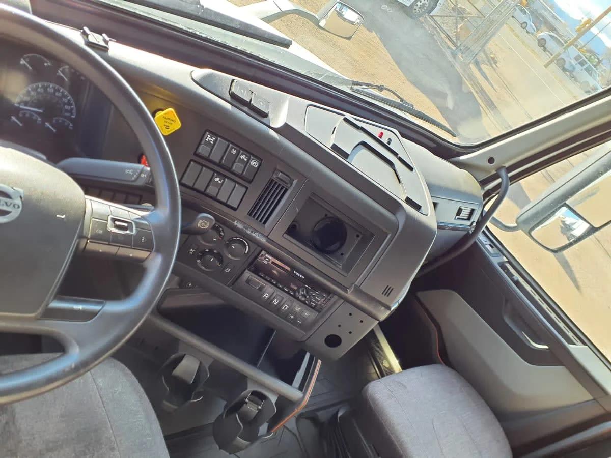 2019 Volvo VNR 640 in Commerce City, CO — photo 7