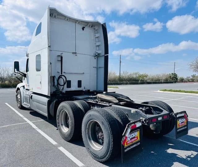 2021 Peterbilt 579 in Pharr, TX — photo 8