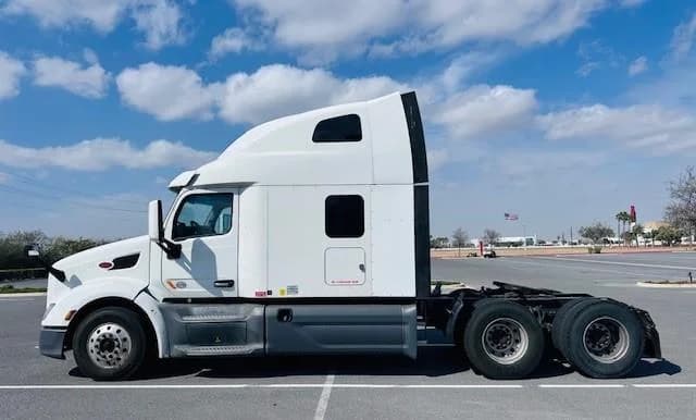 2021 Peterbilt 579 in Pharr, TX — photo 9