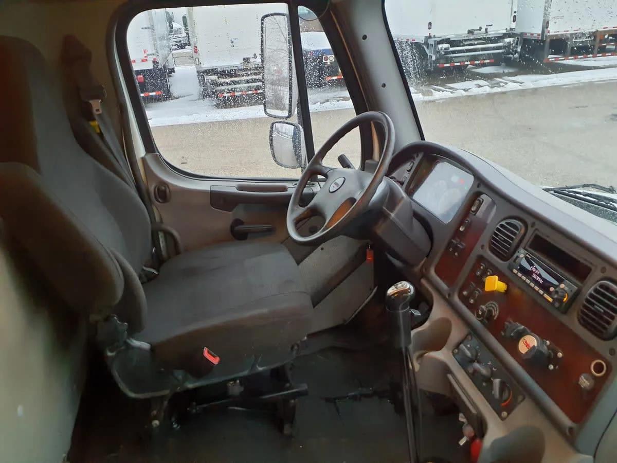 2015 Freightliner M2 106 in Wayland, MI — photo 7