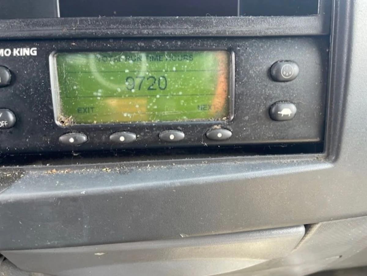 2019 Isuzu NQR in Farmingdale, NY — photo 12