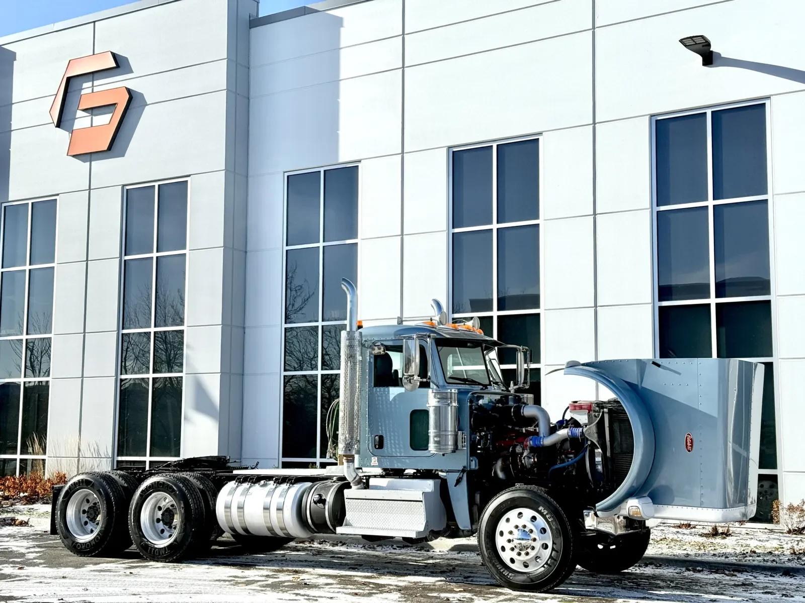 2018 Peterbilt 389 in New Lenox, IL — photo 9