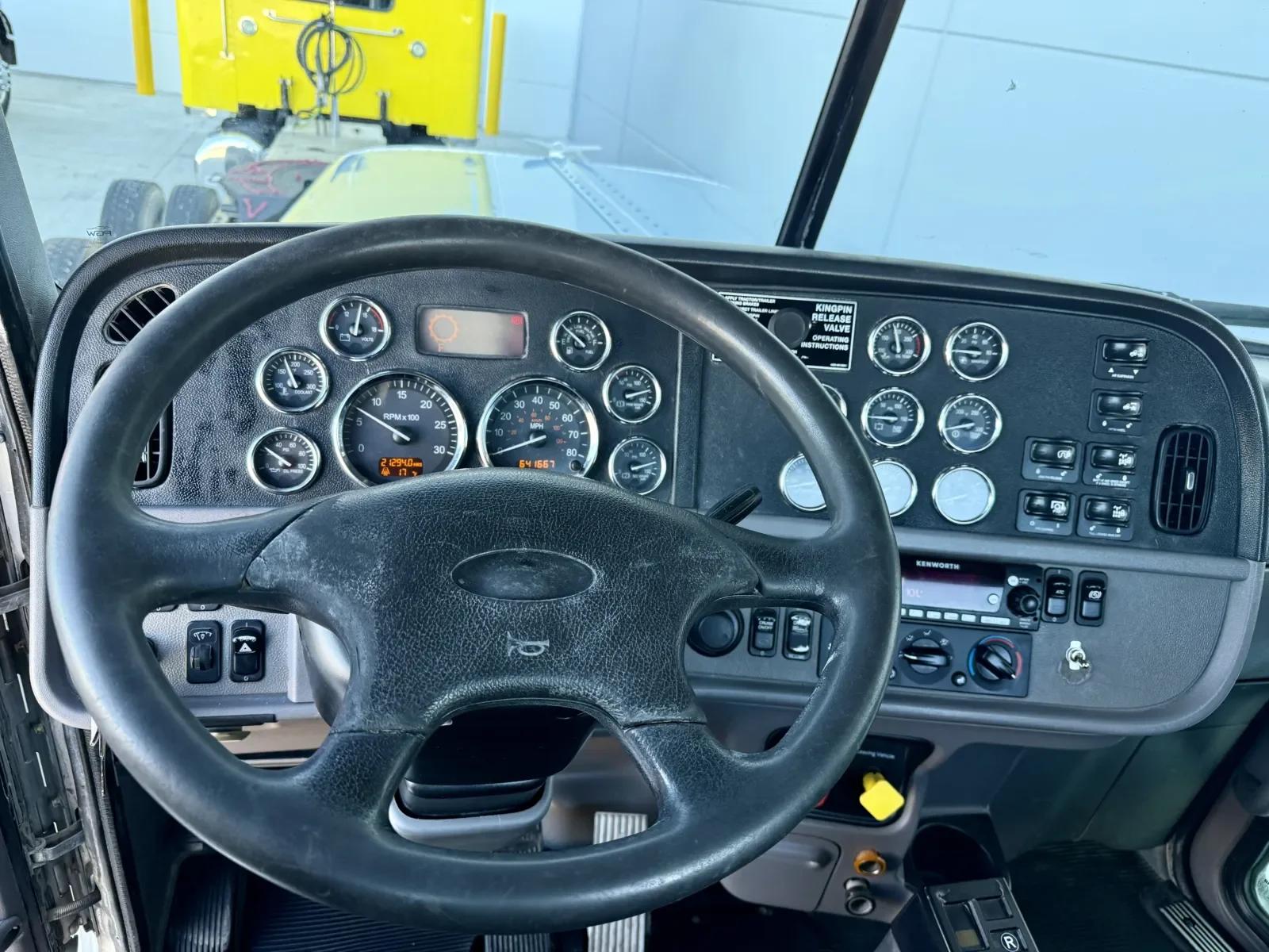 2018 Peterbilt 389 in New Lenox, IL — photo 16