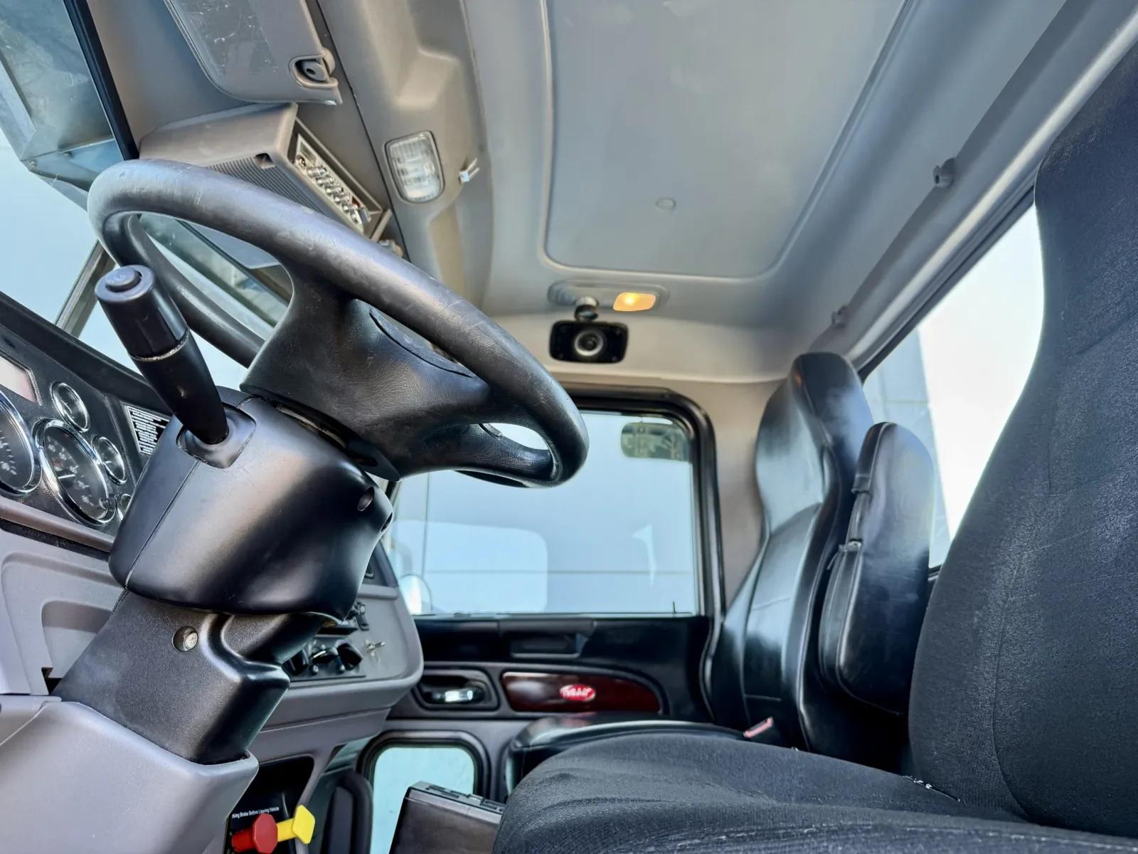 2018 Peterbilt 389 in New Lenox, IL — photo 14