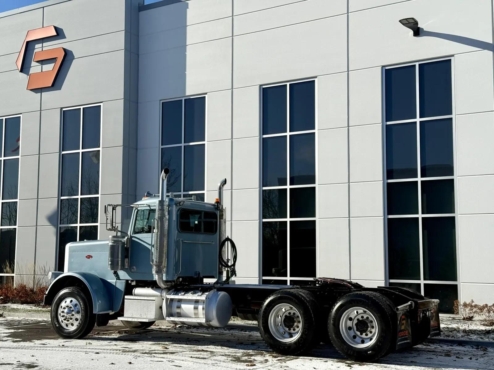 2018 Peterbilt 389 in New Lenox, IL — photo 6