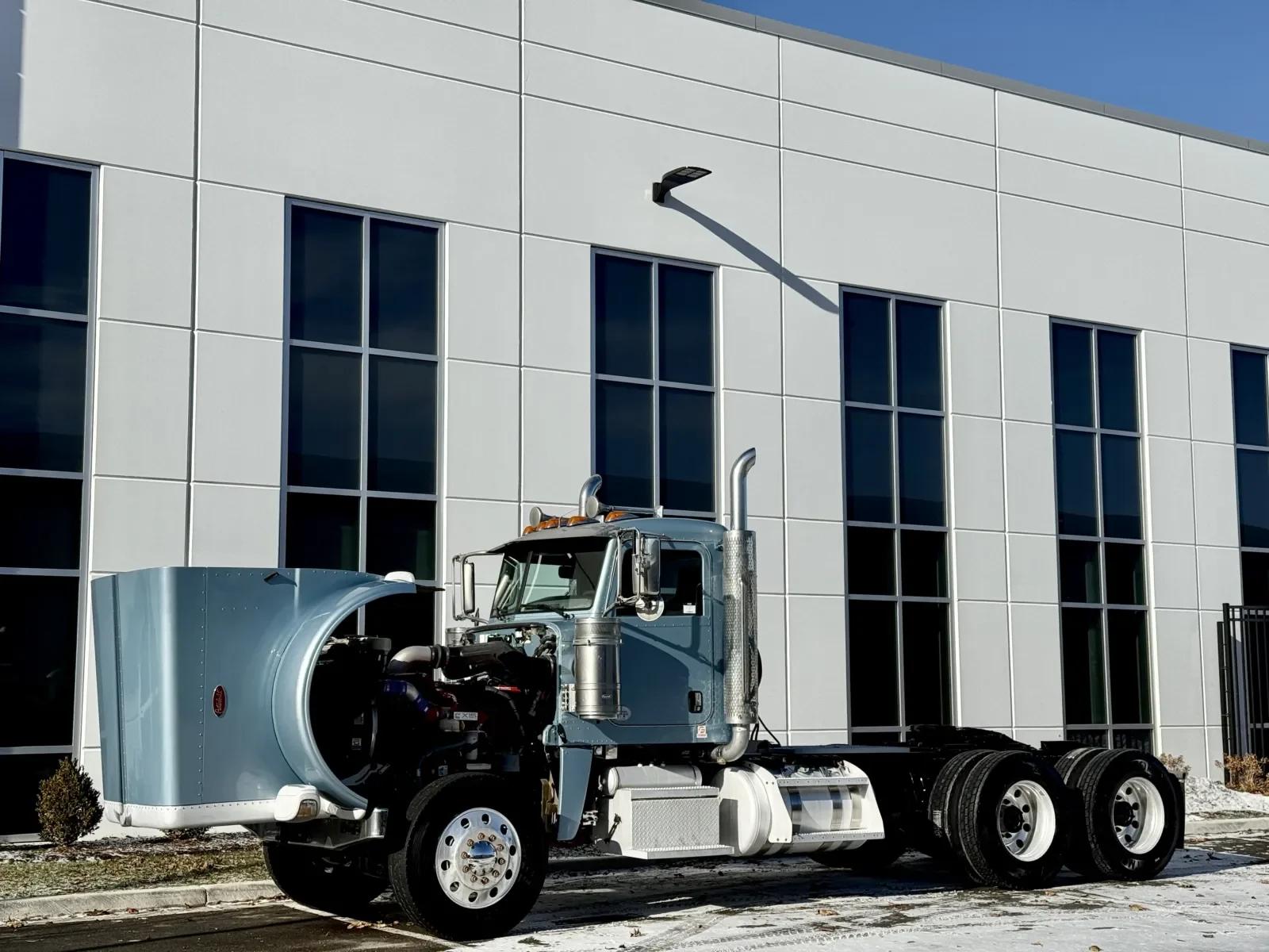 2018 Peterbilt 389 in New Lenox, IL — photo 10