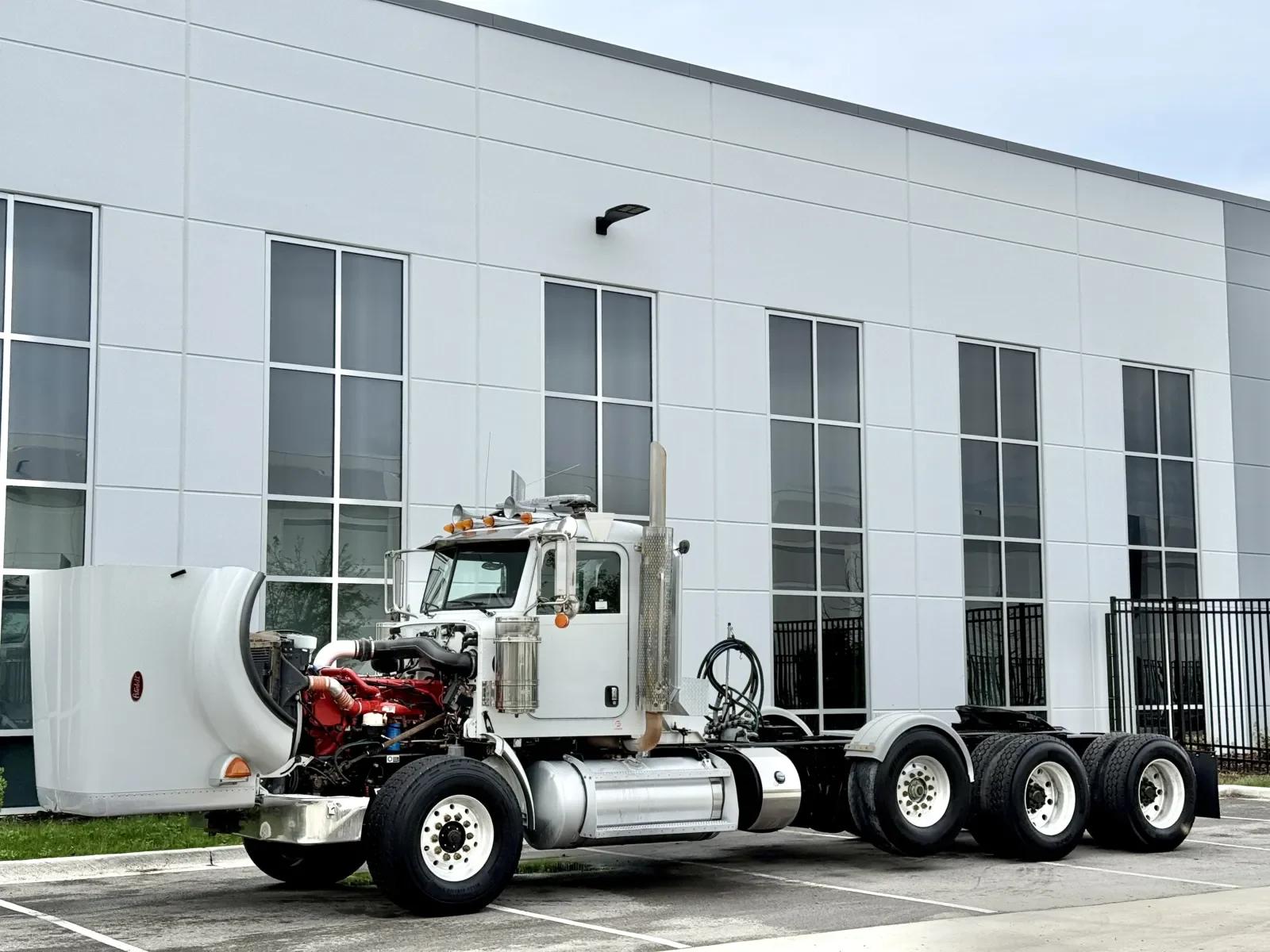 2014 Peterbilt 367 in New Lenox, IL — photo 10