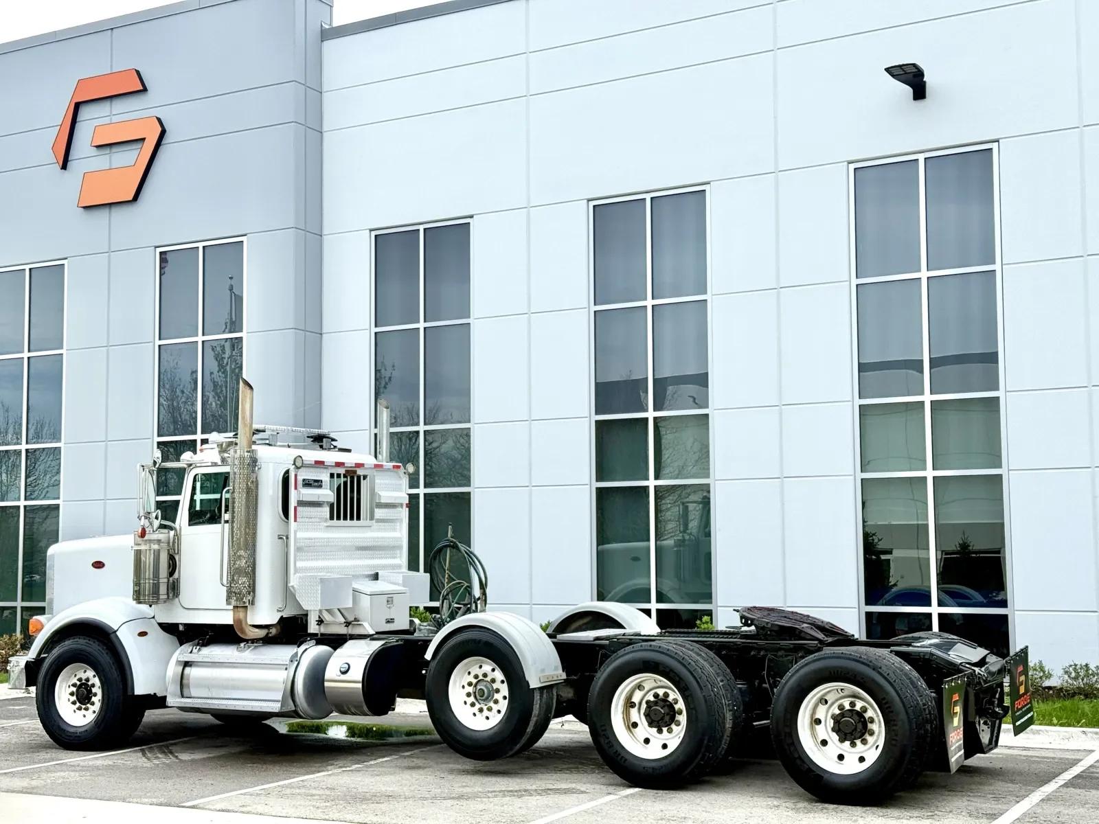 2014 Peterbilt 367 in New Lenox, IL — photo 6