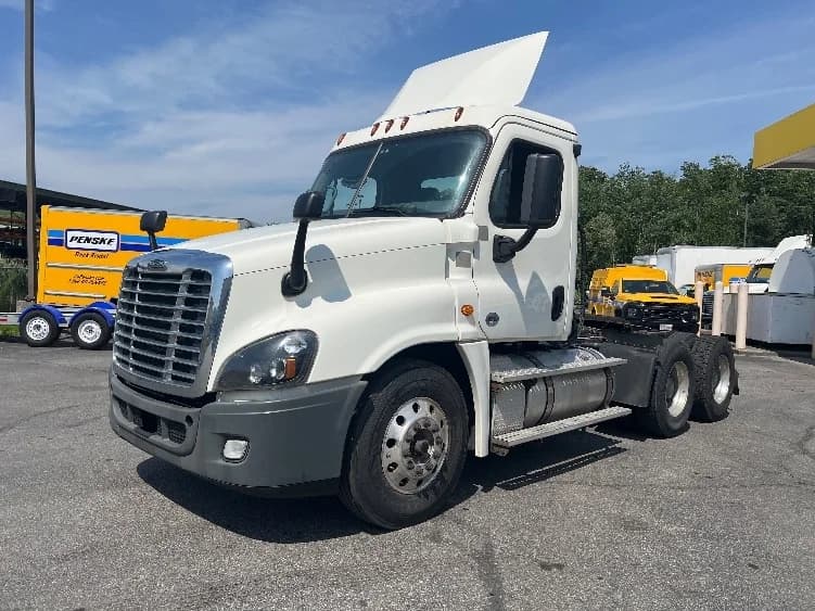 2019 Freightliner Cascadia in New Bedford, MA — photo 3