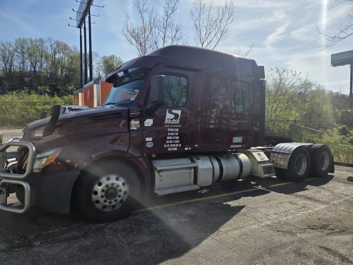 2020 Freightliner Cascadia in Knoxville, TN — photo 7