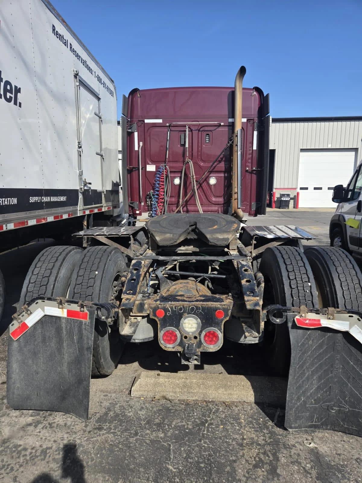2020 Freightliner Cascadia in Knoxville, TN — photo 4
