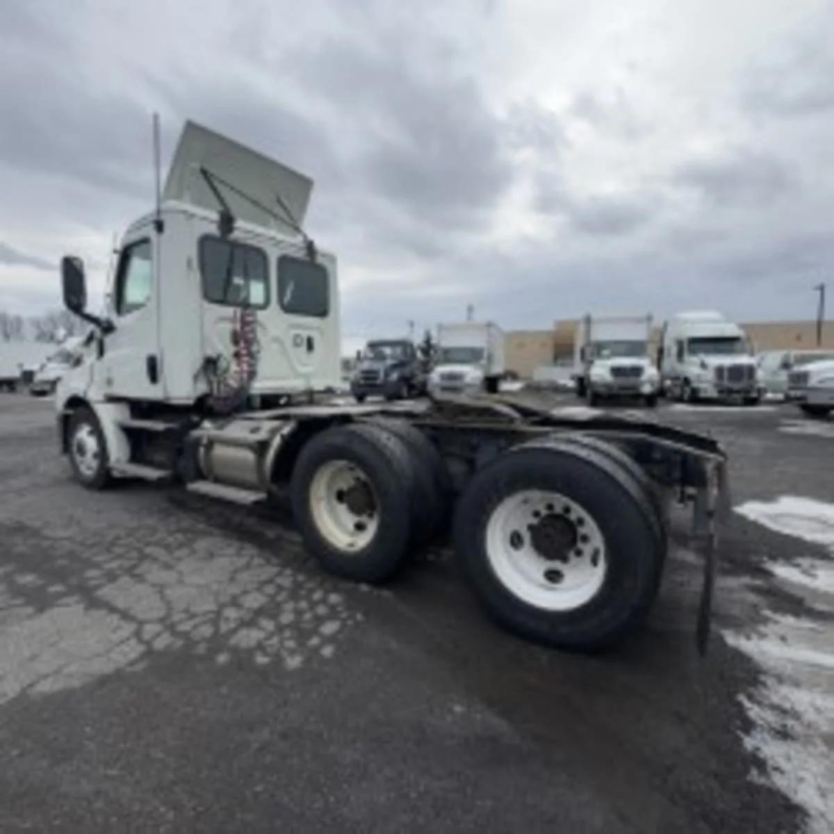 2021 Freightliner Cascadia in Syracuse, NY — photo 4