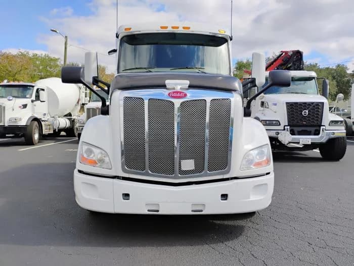 2022 Peterbilt 579 in Tampa, FL — photo 5