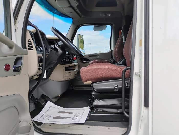 2022 Peterbilt 579 in Tampa, FL — photo 19