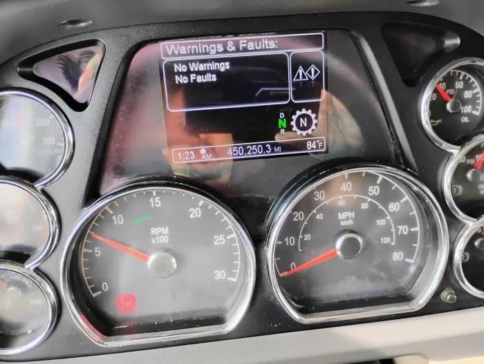 2022 Peterbilt 579 in Tampa, FL — photo 23