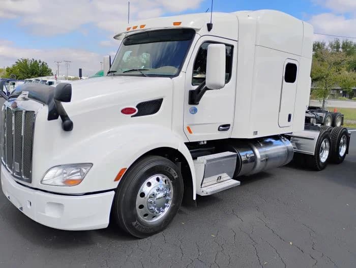 2022 Peterbilt 579 in Tampa, FL — photo 8