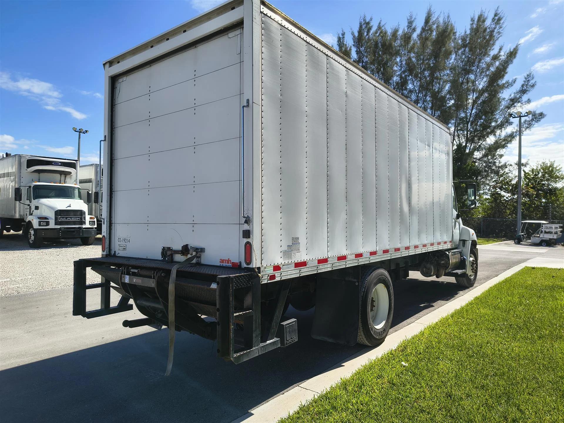 2019 Hino 268 in Fort Lauderdale, FL — photo 6