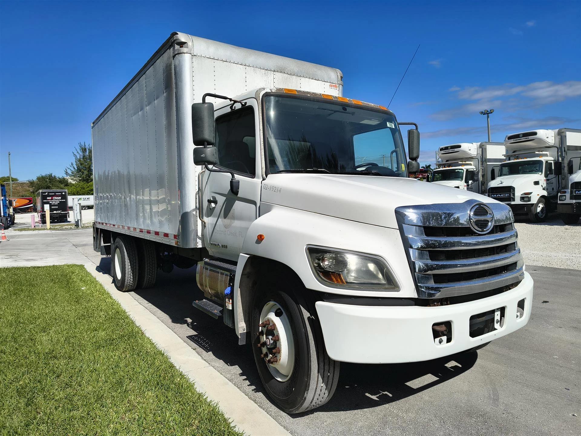 2019 Hino 268 in Fort Lauderdale, FL — photo 3