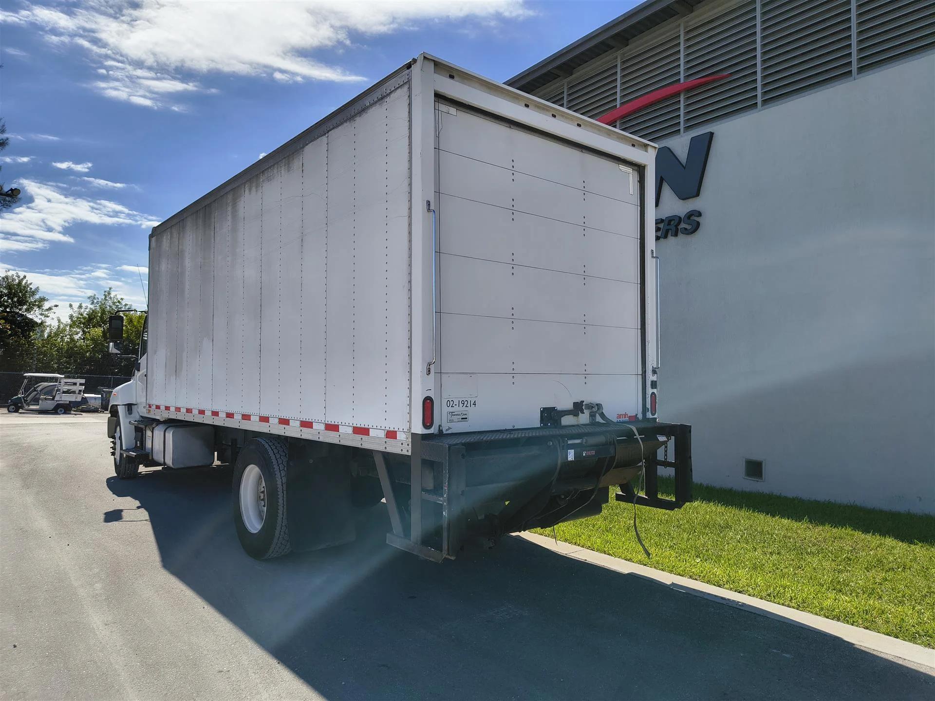 2019 Hino 268 in Fort Lauderdale, FL — photo 8