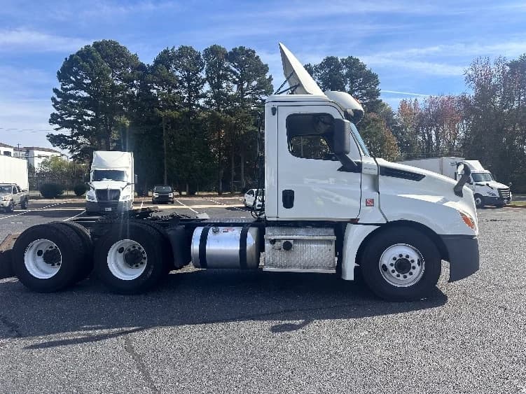 2019 Freightliner Cascadia in Charlotte, NC — photo 4
