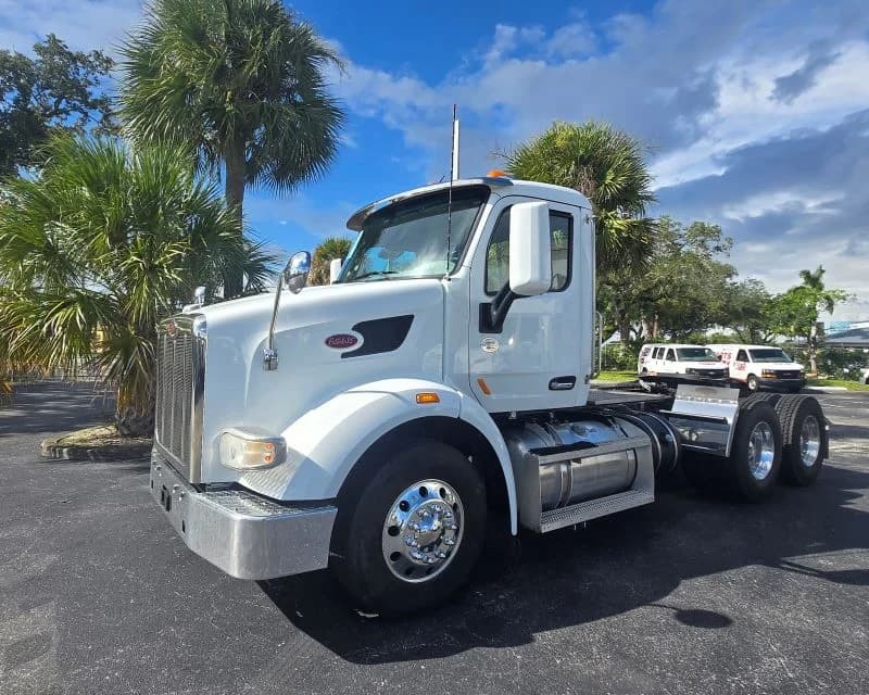 2022 Peterbilt 567 in Fort Pierce, FL