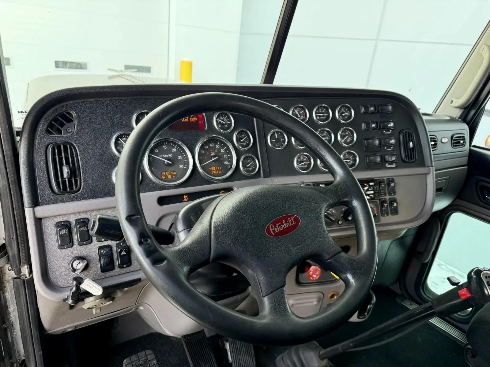 2018 Peterbilt 389 in New Lenox, IL — photo 15