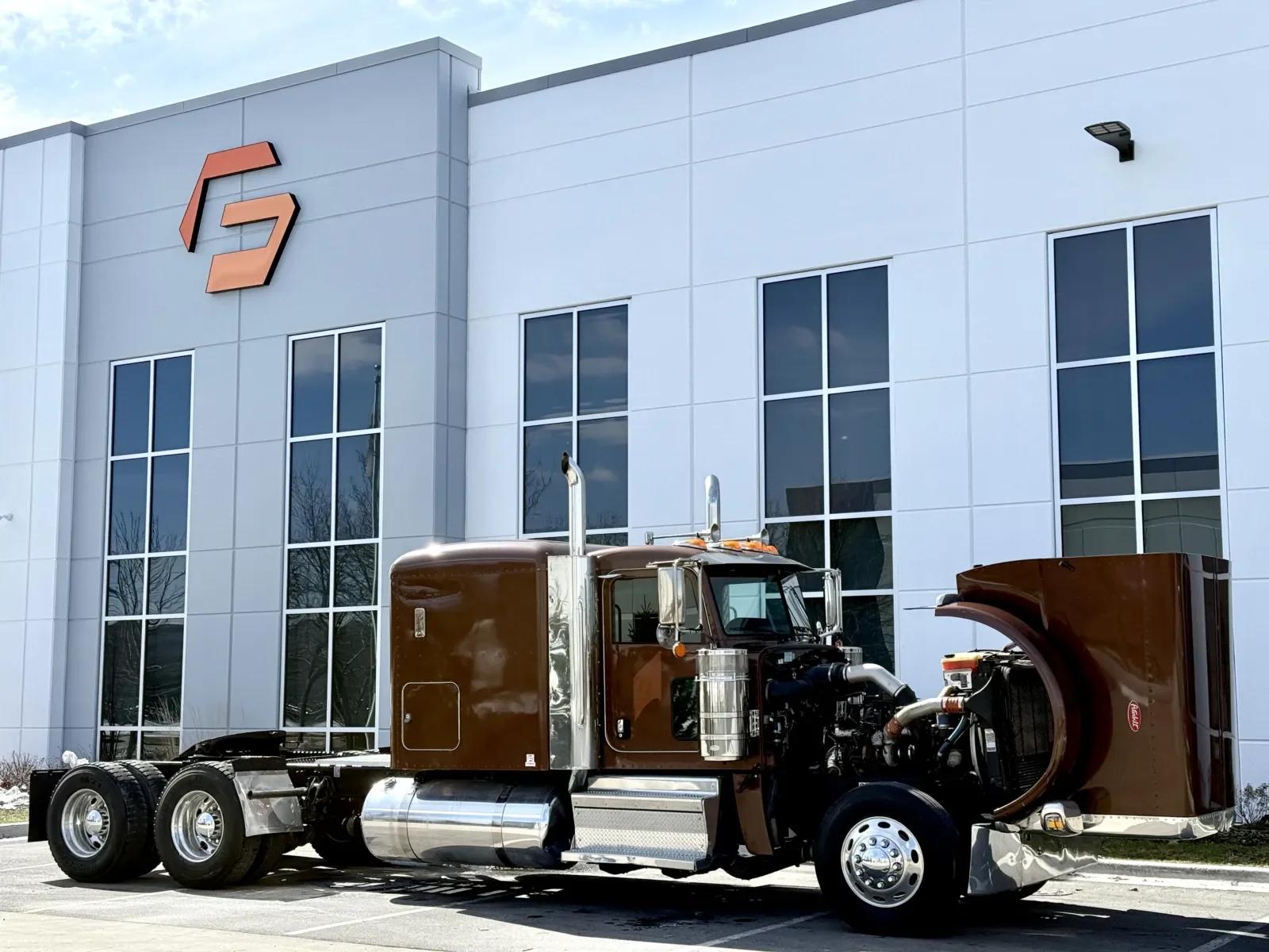 2018 Peterbilt 389 in New Lenox, IL — photo 10