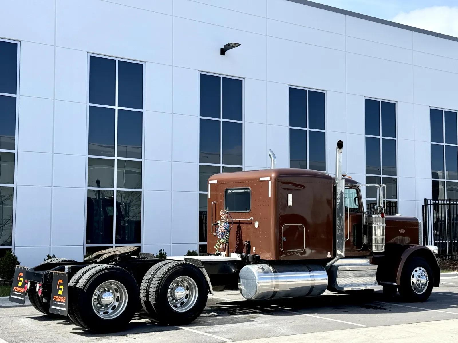 2018 Peterbilt 389 in New Lenox, IL — photo 5